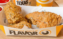 Đến lượt Texas Chicken phát cảnh báo, giới bán rán đang "chao đảo" với cùng 1 lý do