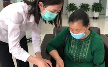 Đầu tư 4 hợp đồng bảo hiểm cho con, nhưng khi con mắc bệnh khó chữa, tất cả đều từ chối chi trả khoản bồi thường gần 2,7 tỷ đồng vì 1 điều khoản này