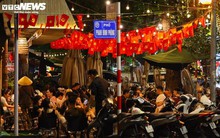 Hà Nội vào cao điểm nắng nóng, quán giải khát chật như nêm