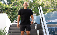 Huấn luyện viên cho sao Hollywood tiết lộ cách đi bộ giảm mỡ máu, huyết áp