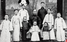 Vương tộc cuối cùng của Trung Hoa: Loạt ảnh hiếm hé lộ toàn cảnh cuộc sống gia đình Phổ Nghi qua 3 thế hệ