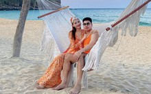 Đỏ mặt với hành động thân mật quá đà của MC Huyền Trang Mù Tạt và bạn trai cầu thủ nổi tiếng