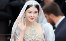 Sao Trung Quốc mặc hở bị bảo vệ mời rời khỏi thảm đỏ Cannes