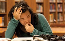 Con nhà giàu có bệ đỡ, con nhà nghèo có động lực, con nhà trung lưu chỉ có sự sụp đổ: Cái BẪY nuôi dạy con mà 90% gia đình trung lưu mắc phải