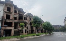 Biệt thự, nhà liền kề bỏ hoang la liệt, giá vẫn “trên trời”