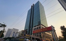 Tận thấy những tòa cao ốc 'chết yểu', bỏ hoang ở Hà Nội