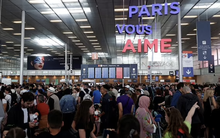 Một trong những sân bay "nóng" nhất châu Âu rơi vào hỗn loạn, hơn 100 chuyến bay bị huỷ do tháp kiểm soát “sập nguồn”