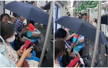 Khách bất ngờ phải… che ô khi đi tàu điện: Hà Nội Metro xin lỗi