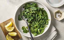 Loại rau là "kho chứa sắt" tốt cho não và tim nhưng lại là "kẻ thù" của thận