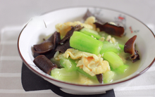 Loại rau quen thuộc ở Việt Nam được Trung Quốc quý như “vàng”: Bổ dưỡng chẳng kém thịt, giá rẻ bất ngờ