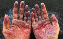 Hàng trăm nghìn hạt vi nhựa len lỏi vào cơ thể người Việt mỗi năm: Từ 3 con đường không thể tránh nổi