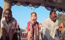 Đi Ấn Độ một mình, cô gái Hàn tự đưa mình vào cảnh cười muốn nội thương