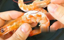 Có cần bỏ chỉ tôm trước khi ăn không? Lão ngư dân tiết lộ câu trả lời, tôi như được "khai sáng"
