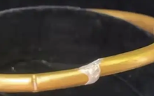 Người phụ nữ mua vòng vàng 90 triệu, một năm sau phát hiện vòng giả, chủ tiệm nói: Đây là lỗi của chị