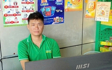 Người phụ nữ 60 tuổi rút tiền tại ATM rồi ra cửa hàng nhờ chuyển khoản 7,8 triệu: Chủ tiệm bất ngờ yêu cầu cho xem tin nhắn rồi gọi điện báo công an