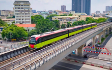 Đường sắt Nhổn - ga Hà Nội mất điện đột ngột, phát thanh liên tục trấn an hành khách