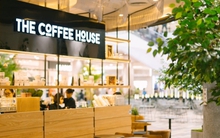 Nhiều cửa hàng The Coffee House bịt kín ổ cắm điện gây tranh cãi