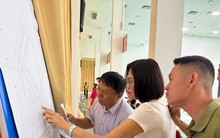 Gần 20 năm chờ đợi, người đàn ông bốc thăm được lô đất dịch vụ 3 mặt tiền