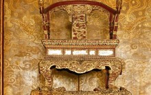 Cận cảnh ngai vàng triều Nguyễn hơn 200 năm tuổi vừa bị đập gãy