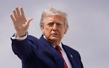 Tổng thống Trump nói Mỹ muốn sản xuất xe tăng, không phải áo phông