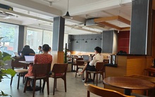 The Coffee House bịt ổ điện bị khách phản ứng, giới kinh doanh nói gì?
