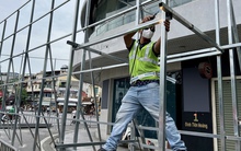 VIDEO: Quây rào, phá dỡ tòa nhà "hàm cá mập"