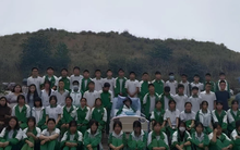 Xúc động 50 học sinh lớp 9 đến bệnh viện chụp kỷ yếu cùng bạn mắc ung thư giai đoạn cuối: Mùa hè, mùa của chia ly!