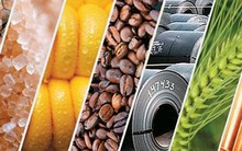 Thị trường ngày 29/5: Giá đường và cà phê giảm mạnh, vàng ngừng giảm, dầu tăng trở lại