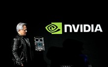 "Bố già" NVIDIA giữ vững ngai vàng AI: Ngoài Mỹ, Trung Quốc còn một "gã nhà giàu" khác dốc tiền tìm cách mua chip