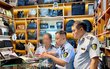 Đột kích Saigon Square, thu giữ hàng ngàn sản phẩm "nhái" các thương hiệu nổi tiếng
