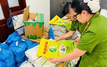 Bắt 2 chủ cửa hàng ở Hà Nội bán hơn 17 tấn gạo ST25 giả