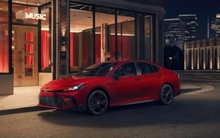 Toyota Camry 2026 bổ sung phiên bản bóng đêm huyền bí: 'Xe doanh nhân' nay cá tính hơn từ ngoài vào trong, động cơ không đổi