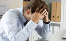 Banker làm việc 20 tiếng/ngày vẫn bị sa thải