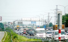 Chưa hết ngày nghỉ lễ, các phương tiện ùn tắc kéo dài hàng km tại cửa ngõ Thủ đô