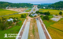 Toàn cảnh tuyến đường đang xây dựng qua “thiên đường hải sản”, đang được mời gọi đầu tư 2 dự án 5.700 tỷ đồng