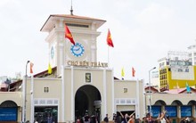 Bóc trần chợ hàng nhái trung tâm TP.HCM: Vì sao biết hàng giả nhưng khách vẫn mua?