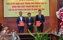 Phú Yên trao quyết định đầu tư 2 dự án động lực