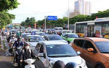 Buổi chiều của ngày nghỉ lễ cuối cùng và đây là cảnh tượng trên đường phố Hà Nội