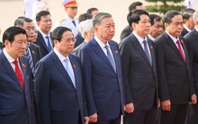 Lãnh đạo Đảng, Nhà nước  và các  đại biểu Quốc hội vào Lăng viếng Chủ tịch Hồ Chí Minh