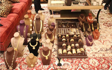 Thu giữ 200 kg vàng trị giá 330 tỷ VND, hơn 200 tỷ tiền mặt và hàng loạt xe sang của một doanh nhân