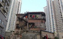 Chủ căn nhà 3 tầng không chịu di dời dù được chủ đầu tư bồi thường hơn 35 tỷ đồng, tuyên bố: “Nhà tôi 1.000 tỷ mới xứng đáng”