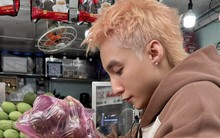 Sơn Tùng đi chợ Bến Thành, nhét xoài, măng cụt vào túi 300 triệu đồng