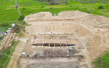 Cải tạo đất để nuôi cá, người dân Việt Nam phát hiện vật lạ dài 17m, chuyên gia xác nhận báu vật chưa từng thấy trên thế giới