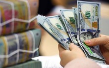 Vì sao đồng USD suy yếu mạnh trên thị trường quốc tế nhưng vẫn tăng giá so với VND?