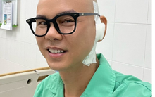 Ca sĩ Phan Đinh Tùng phẫu thuật 3 tiếng vá màng nhĩ