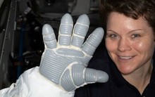 Sự thật sốc ít người biết: Vì sao nhiều phi hành gia bị rụng hết móng tay khi đi ra ngoài vũ trụ?