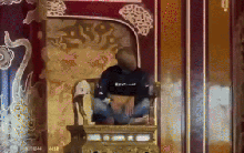 Vụ ngai vua triều Nguyễn bị xâm hại: Cho thôi việc 2 bảo vệ