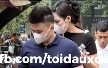 HOT: Hoa hậu Đỗ Hà bị "tóm dính" lộ diện bên bạn trai, hành động của thiếu gia giữa chợ thành tâm điểm