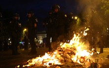 Đêm ăn mừng hóa ác mộng: Paris chìm trong khói lửa bạo loạn khi PSG vô địch Champions League, CĐV và dân thường bỏ mạng