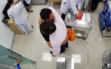 "Bác sĩ ơi, xin hãy cứu con tôi": Tiếng gào xé lòng của người cha ôm con trai đang co giật khiến ai nấy nghẹt thở